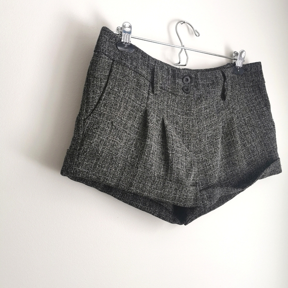 Shorts - Picture 2 of 6